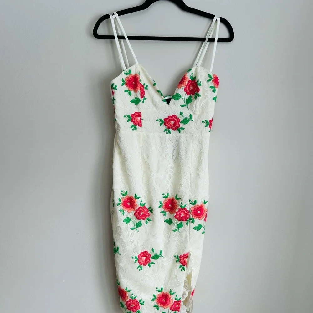 X by NBD White Floral Midi Slip Dress NWT Rose Print Lace Slit Size XS - Picture 2 of 9